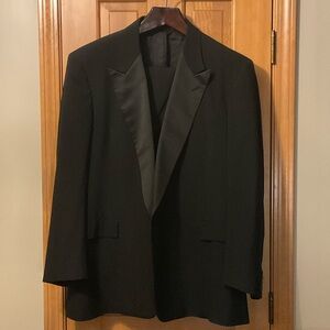 Hickey Freeman Elegant Black Tuxedo